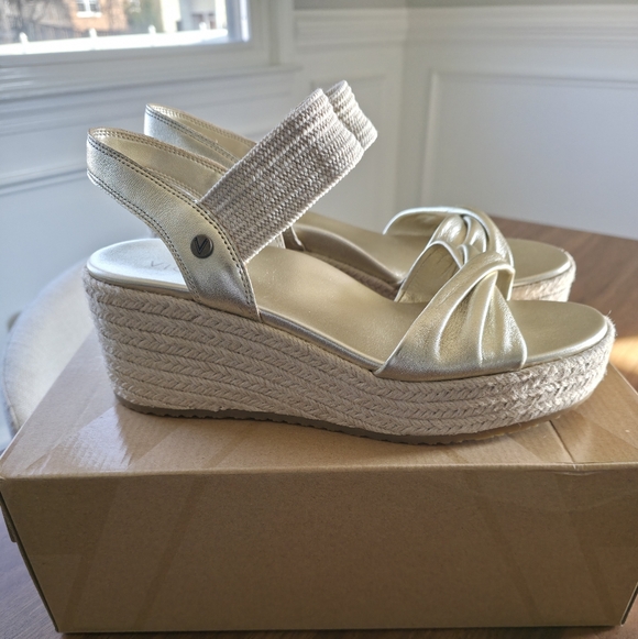 Vionic - Darla - New With Box - Picture 4 of 8